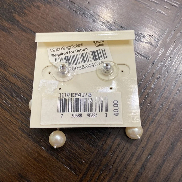 Carolee Earrings - Picture 2 of 2